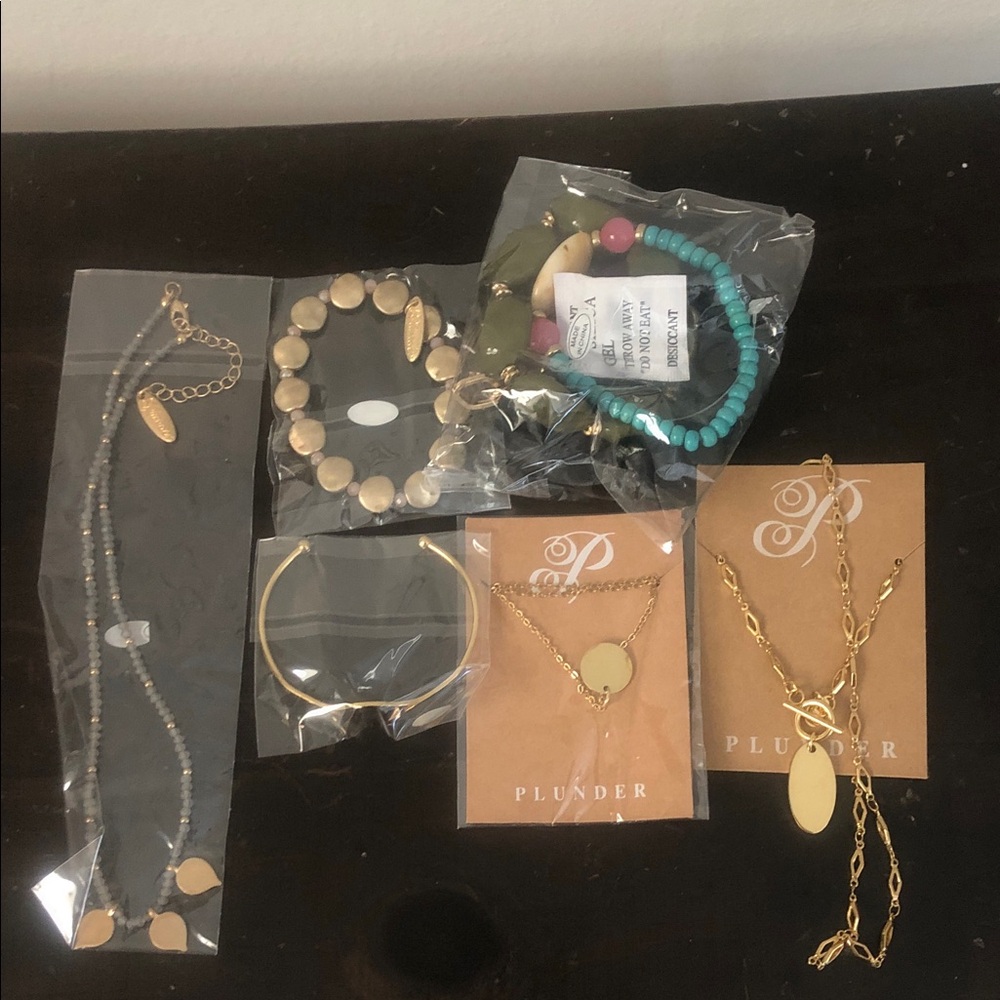 Plunder Mixed Gold and Turquoise Beaded Necklace and Bracelet Assortment